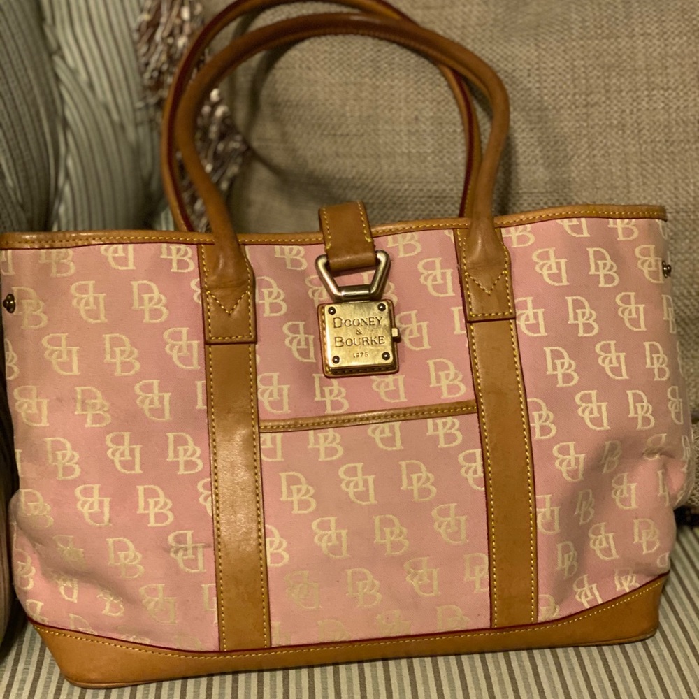 Dooney & Bourke shoulder purse
